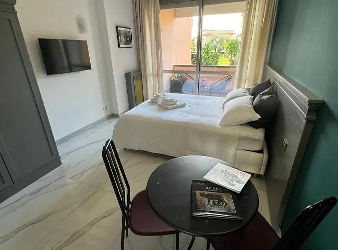 Aurelia Aparthotel